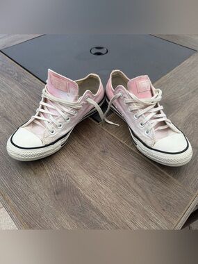 Converse Ombré Pastel Low Top Sneakers in Light Pink and White Size 8/39
